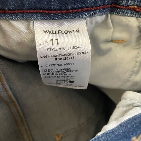 WALLFLOWER Jean Shorts Size 11 - Picture 5 of 5